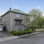 Spacious 4 Bedroom Apt - Ideal Reykjavik Location