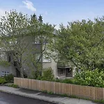 Spacious 4 Bedroom Apt - Ideal Reykjavik Location
