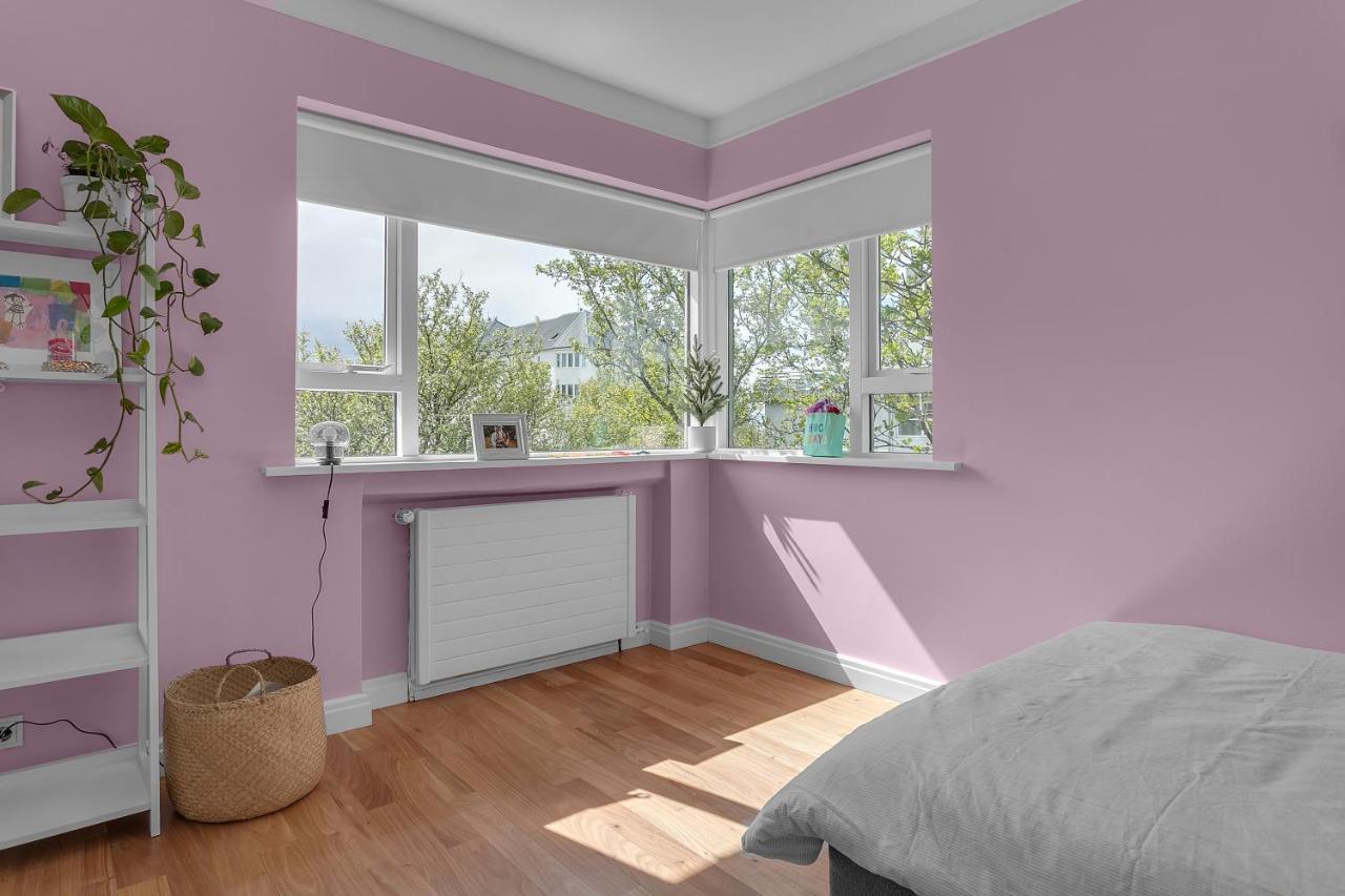Spacious 4 Bedroom Apt - Ideal Location Apartment