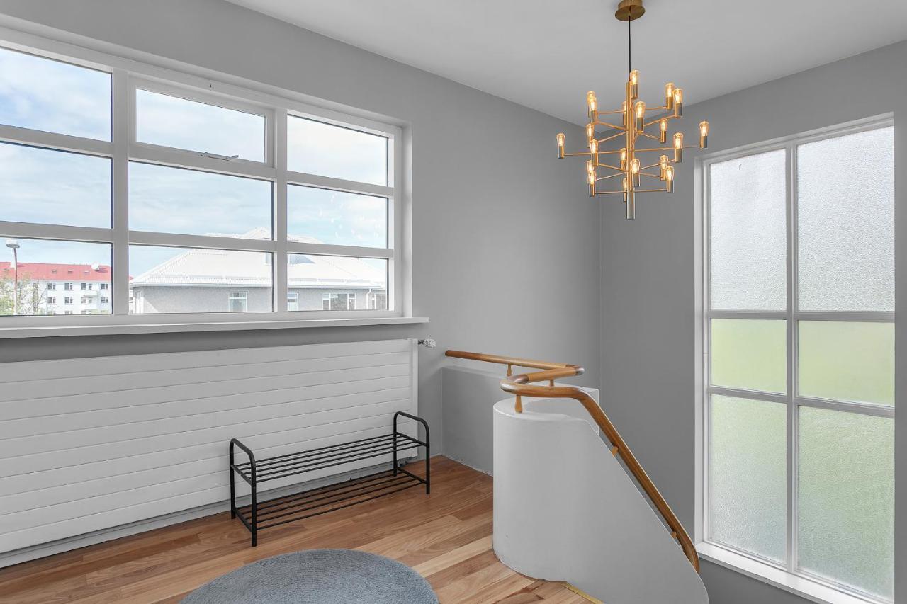 Spacious 4 Bedroom Apt - Ideal Location
